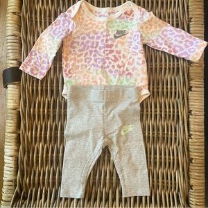 NIKE Baby 3M Color Leopard Print 2 Piece Set